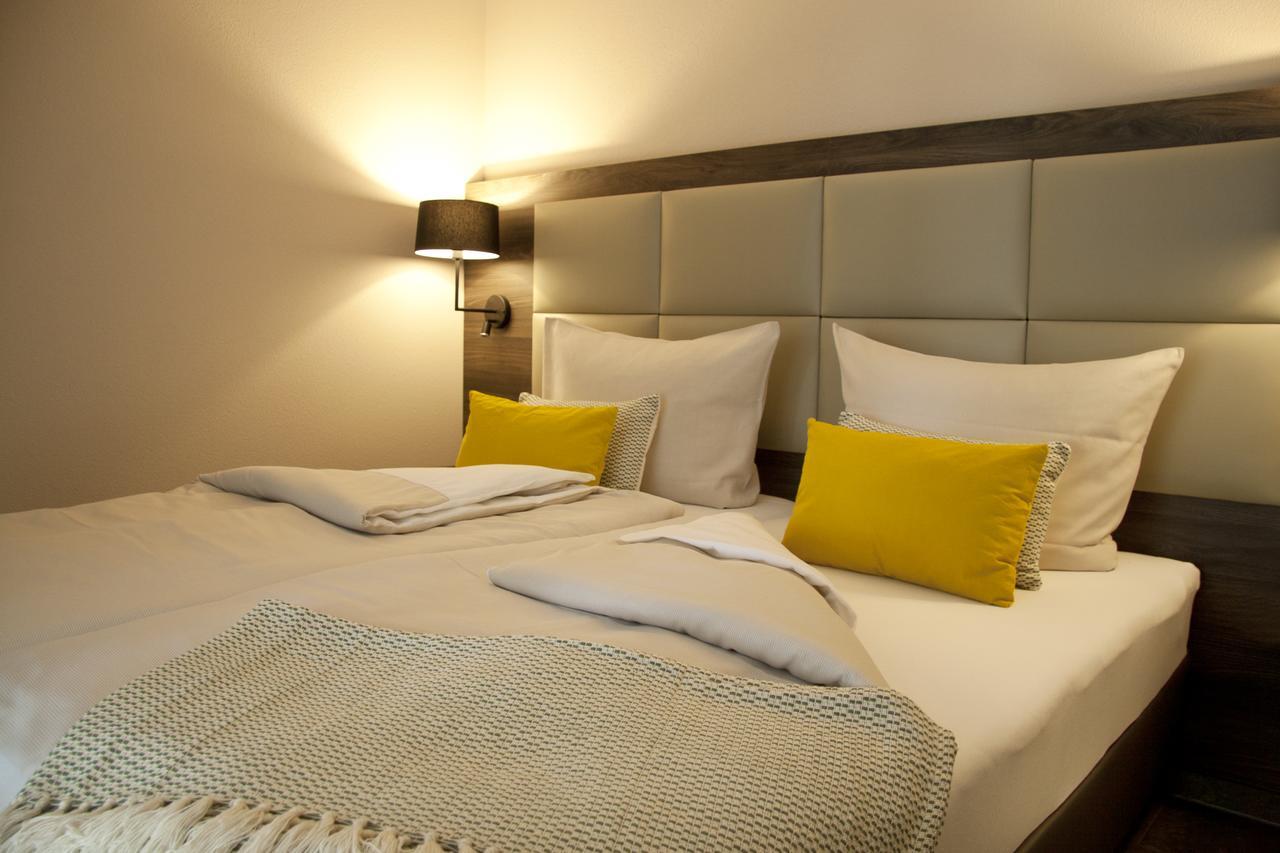 Hotel Am Moosrain Garni Eitting Екстер'єр фото