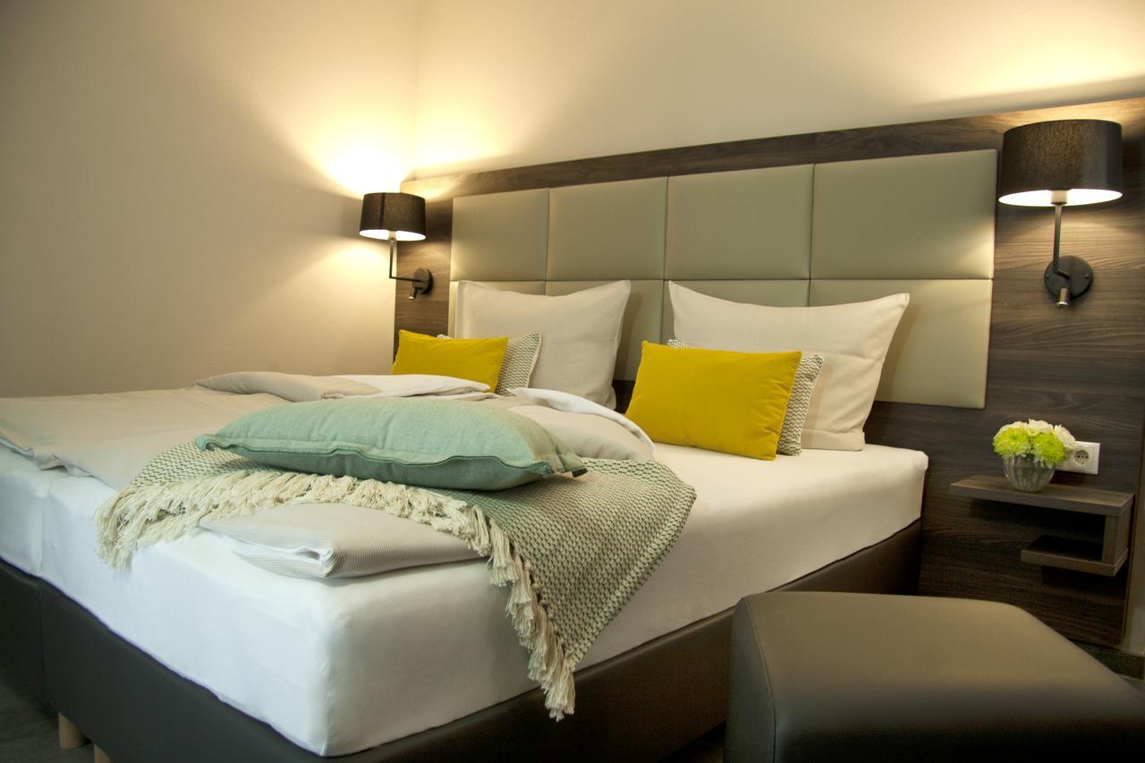 Hotel Am Moosrain Garni Eitting Екстер'єр фото