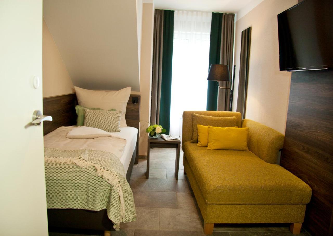 Hotel Am Moosrain Garni Eitting Екстер'єр фото